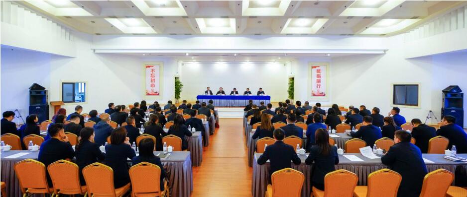 尊龙凯时集团召开干部大会：宣布总经理调整