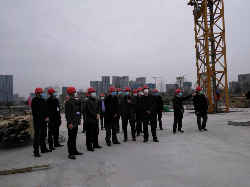 尊龙凯时集团党委书记、董事长任丁率队 赴金牛宾馆检查工程复工工作