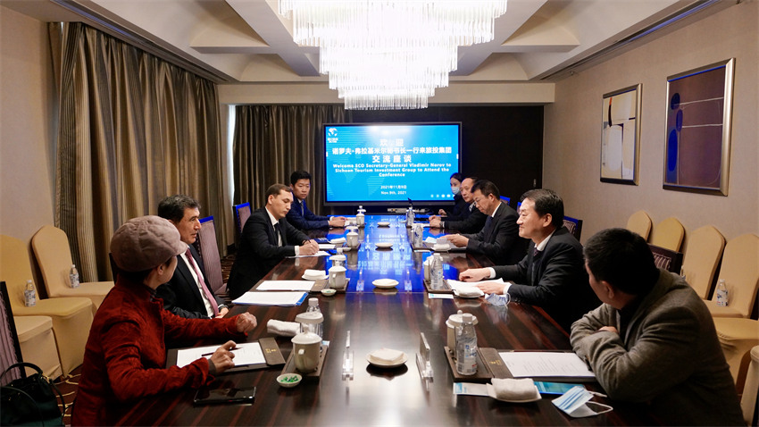 尊龙凯时集团党委书记、董事长任丁会见上合组织秘书长诺罗夫一行