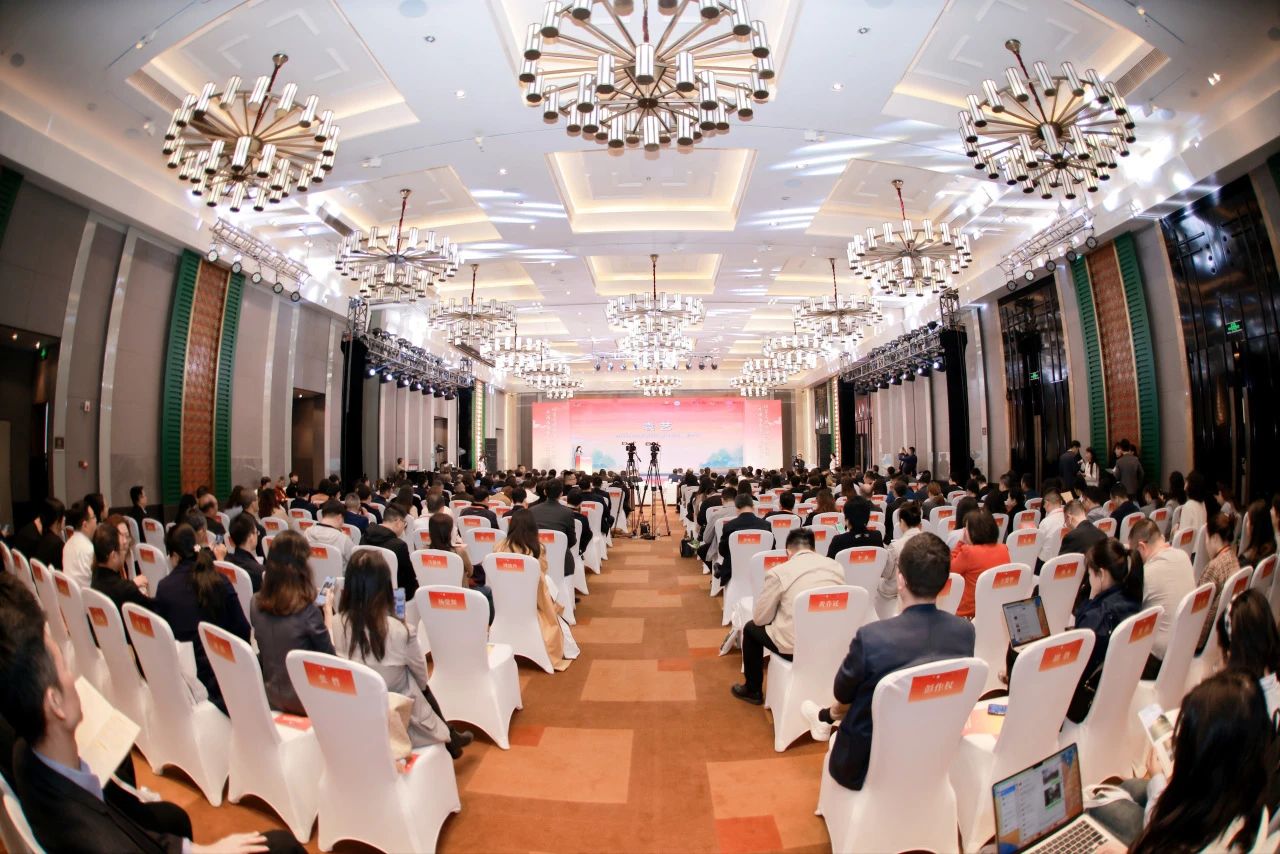 川渝文化旅游企业联盟、四川省文化旅游企业联盟2023年会在蓉开幕 游勇主持活动开幕式