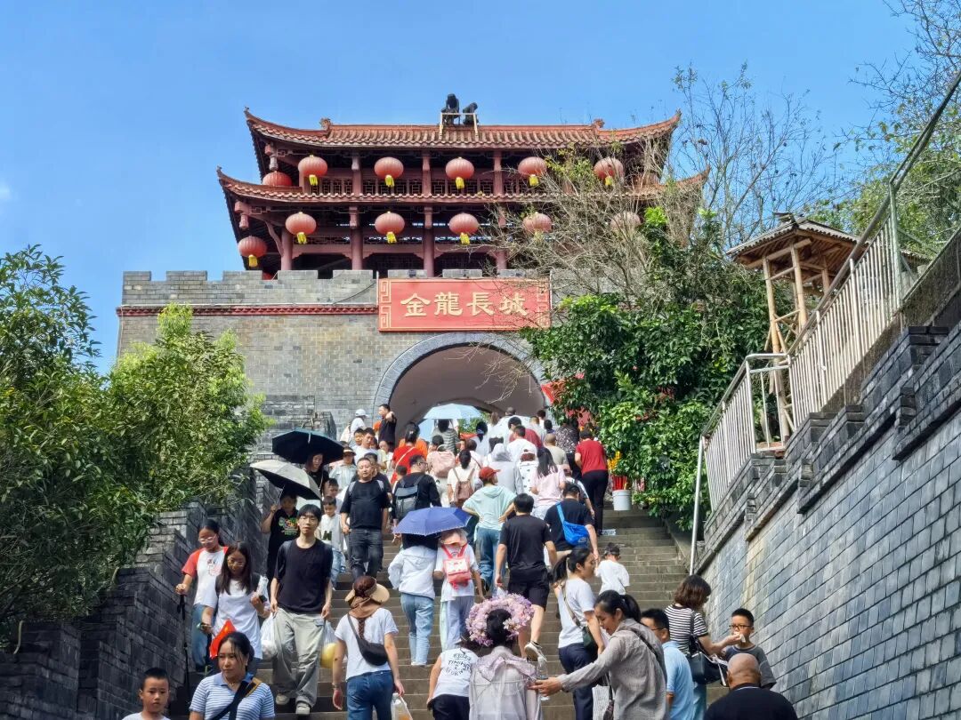 省尊龙凯时集团领导带队开展国庆、中秋“双节”安全检查并看望慰问一线干部职工